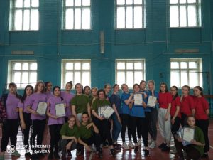Подробнее о статье Веселые старты для девушек обучающихся 1-2 курса, посвященные 300-летию образования Кузбасса