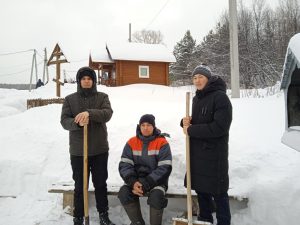 Read more about the article Помощь волонтеров колледжа в расчистке снега